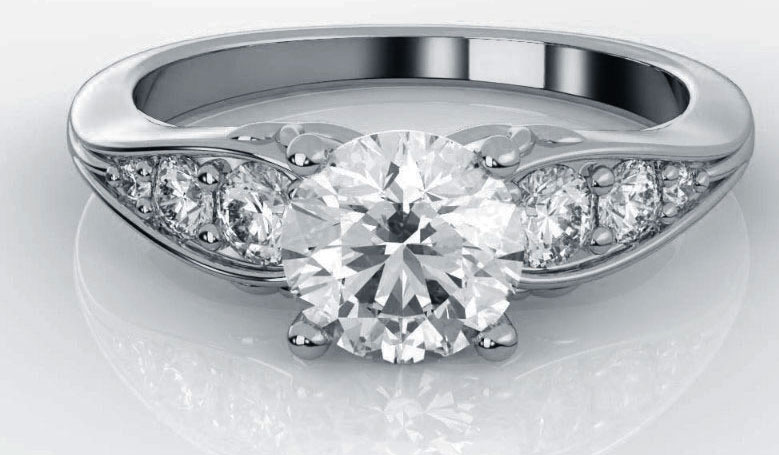 Anillo de compromiso con diamantes lterales